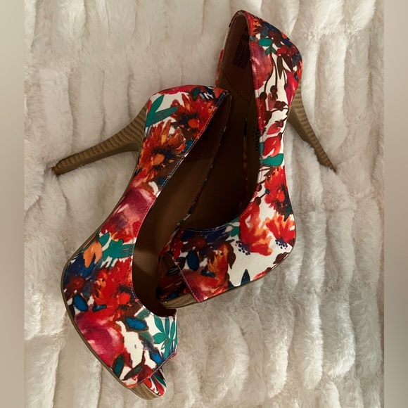 Christian Siriano floral heels size 8W - Picture 2 of 13